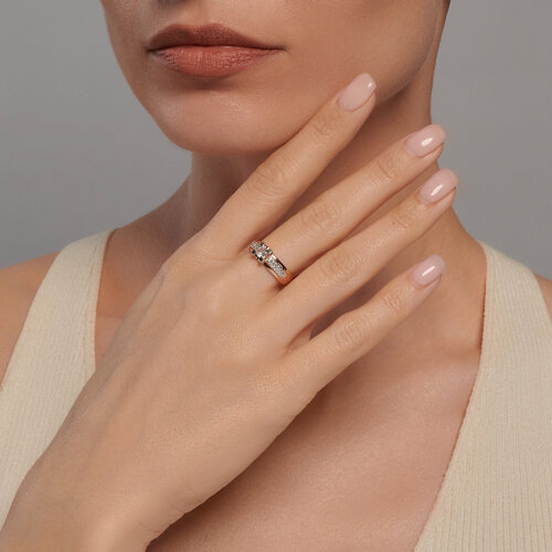 картинка Кольцо из золота с фианитами от магазина Драгоценные подарки