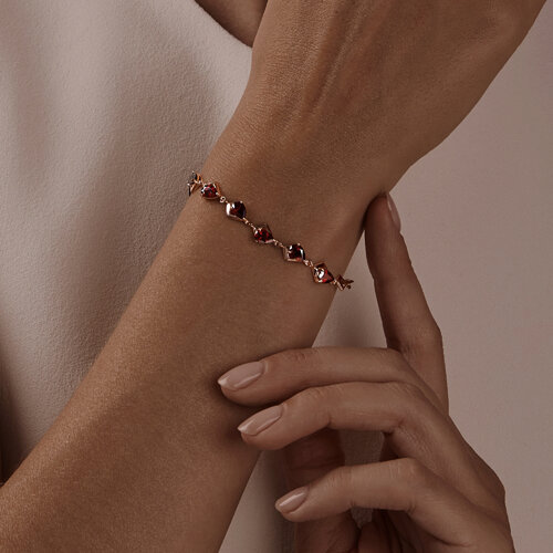 картинка Браслет золотой пробы 585 с гранатом от магазина Драгоценные подарки