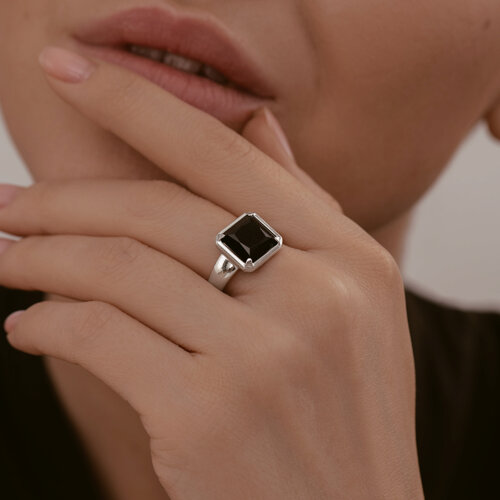 картинка Кольцо из серебра с ониксом от магазина Драгоценные подарки